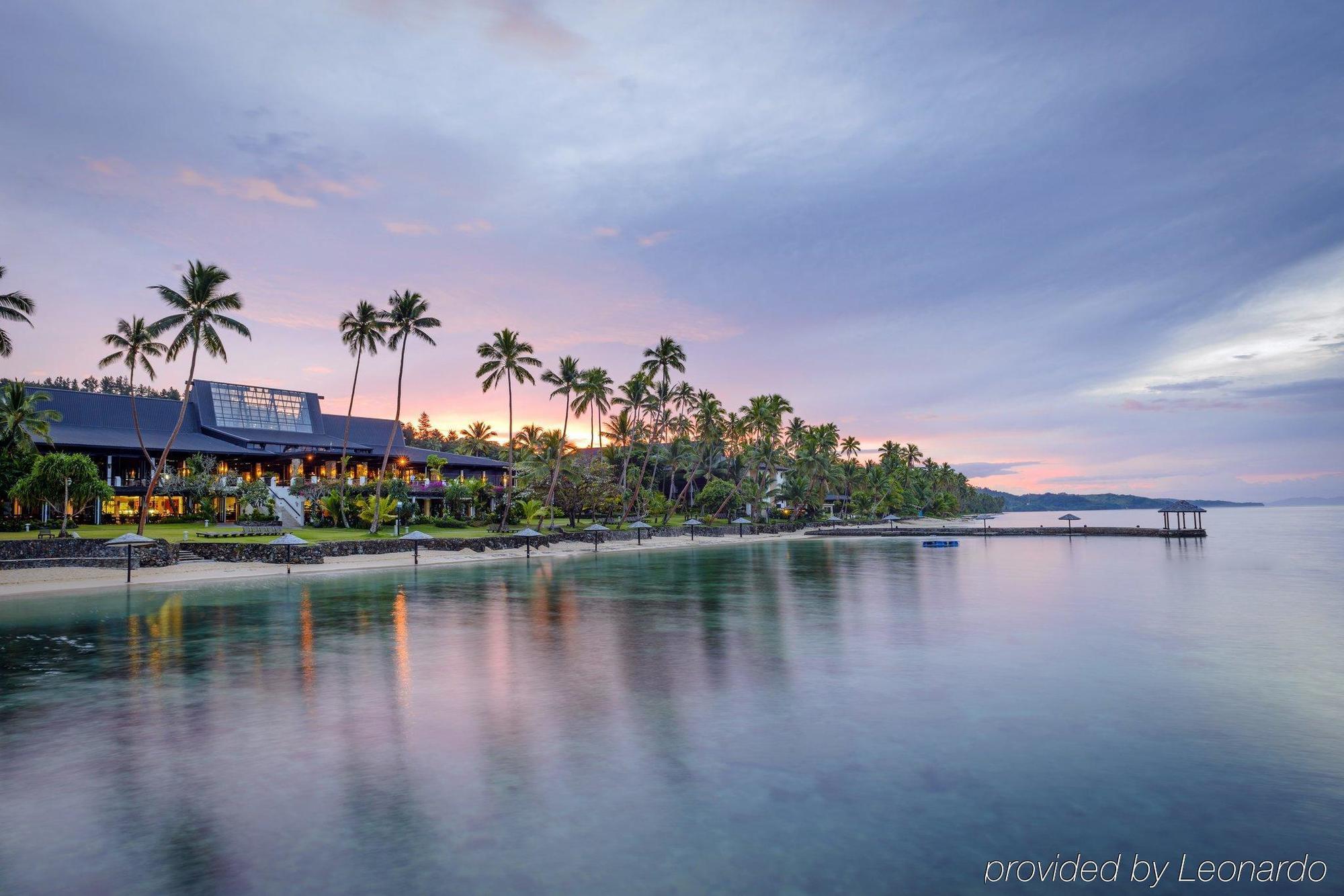 מלון קורולבו The Warwick Fiji מראה חיצוני תמונה Sunset at the Sheraton Resort