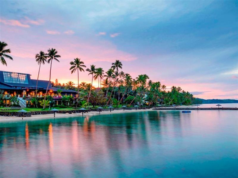 מלון קורולבו The Warwick Fiji מראה חיצוני תמונה Sunset at the Four Seasons Resort