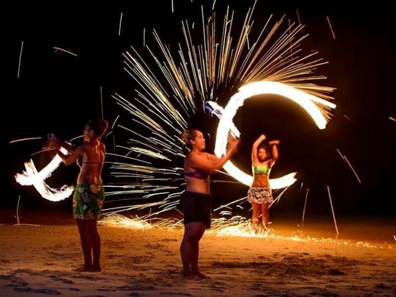 מלון קורולבו The Warwick Fiji מראה חיצוני תמונה Luau performers
